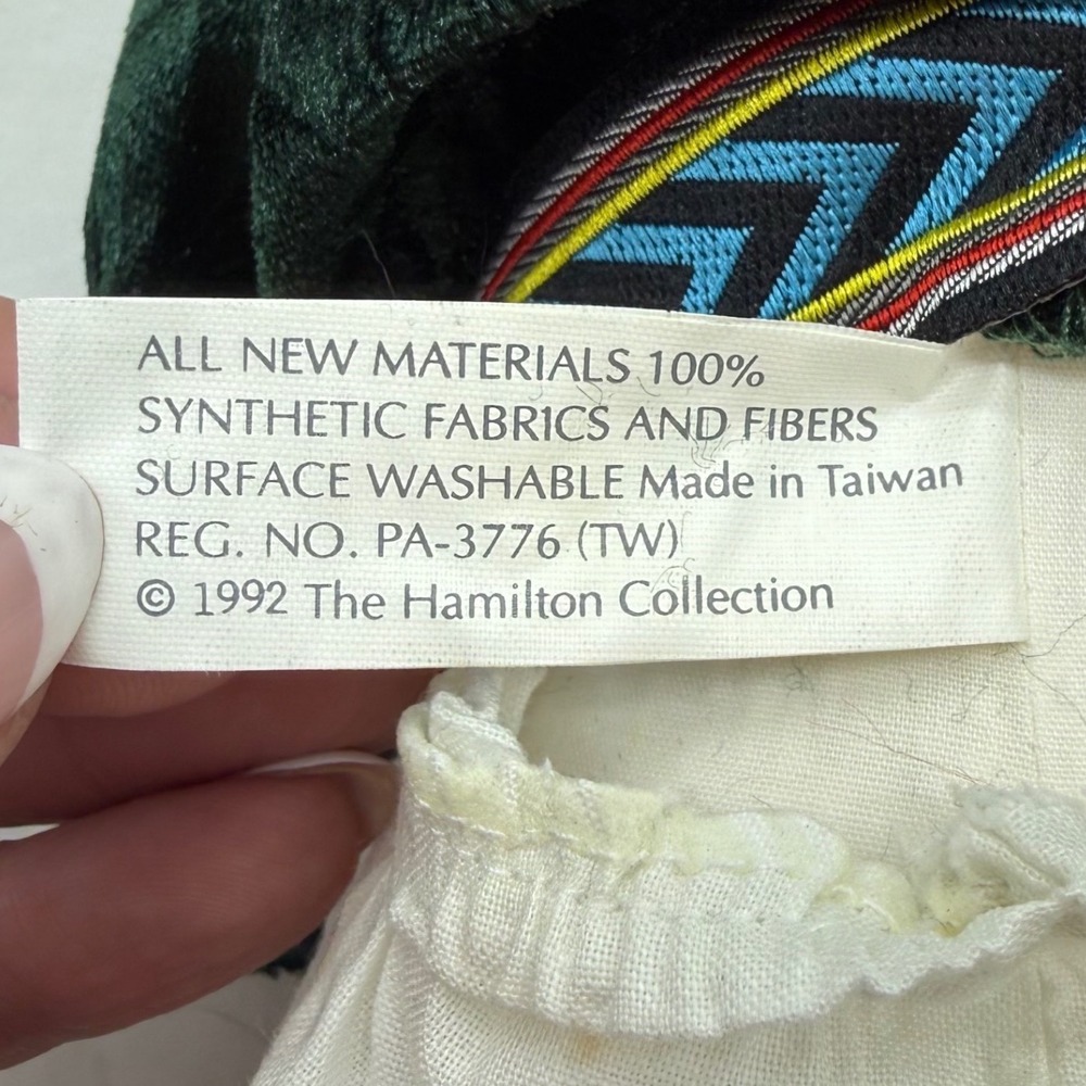 Vintage 1992 The Hamilton Collection Native American Porcelain Doll Green Velvet - Picture 7 of 9